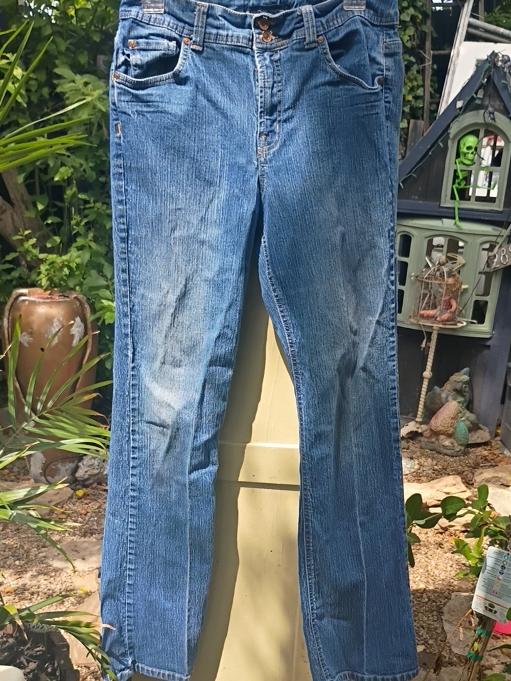 Women’s Boot Cut Jeans in Medium Blue Wash - Classic Denim